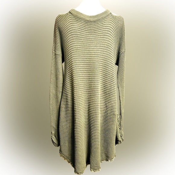 EUC Free People SZ M army green V-neck sweater with frayed edges, bust 46”-56” - Picture 2 of 9